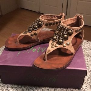 Almost new IN BOX Blowfish tan sandal